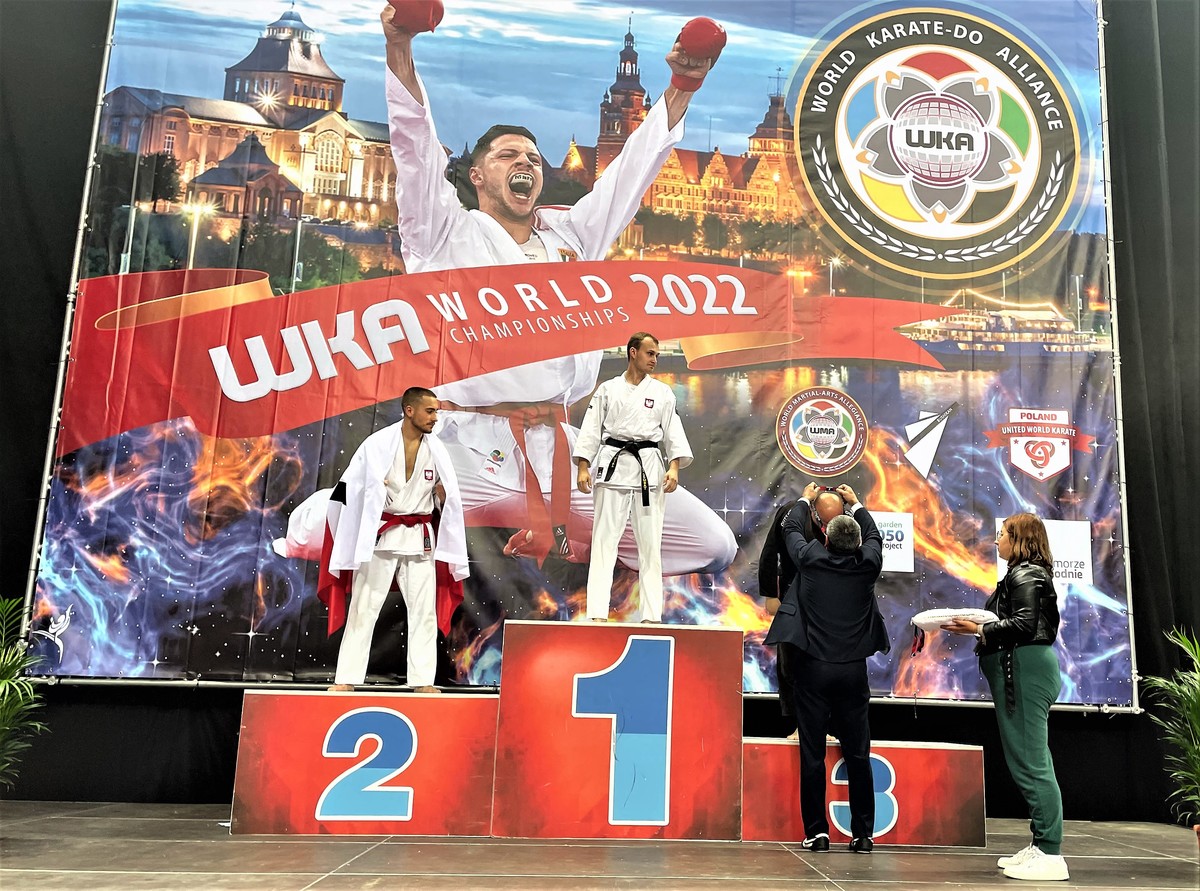 Policjant z Poddębic został mistrzem świata w karate kontaktowym