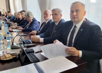 Rada powiatu ograniczyła działalność Powiatowego Centrum Matki i Dziecka w Piotrkowie