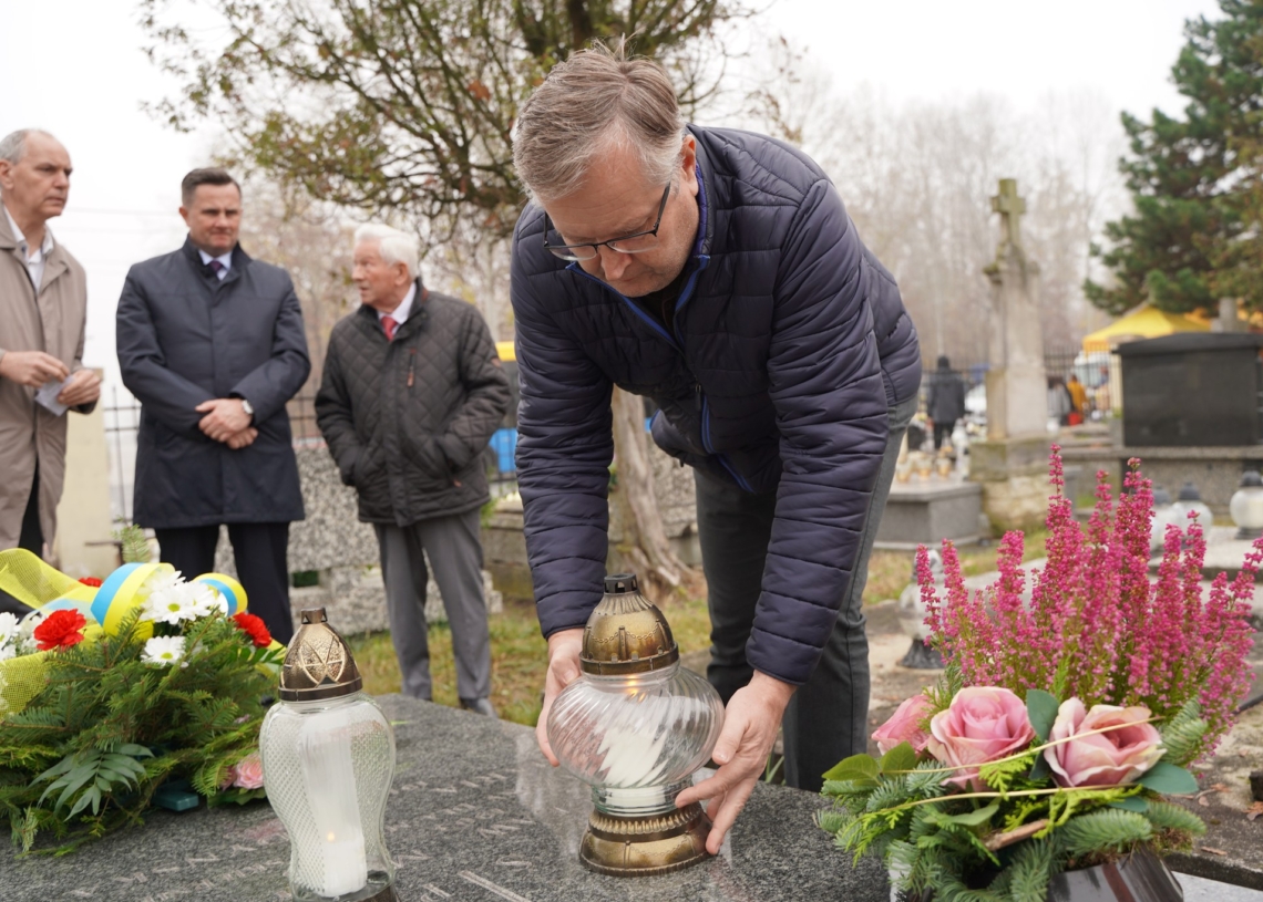 Władze Skierniewic odwiedziły groby swoich poprzedników