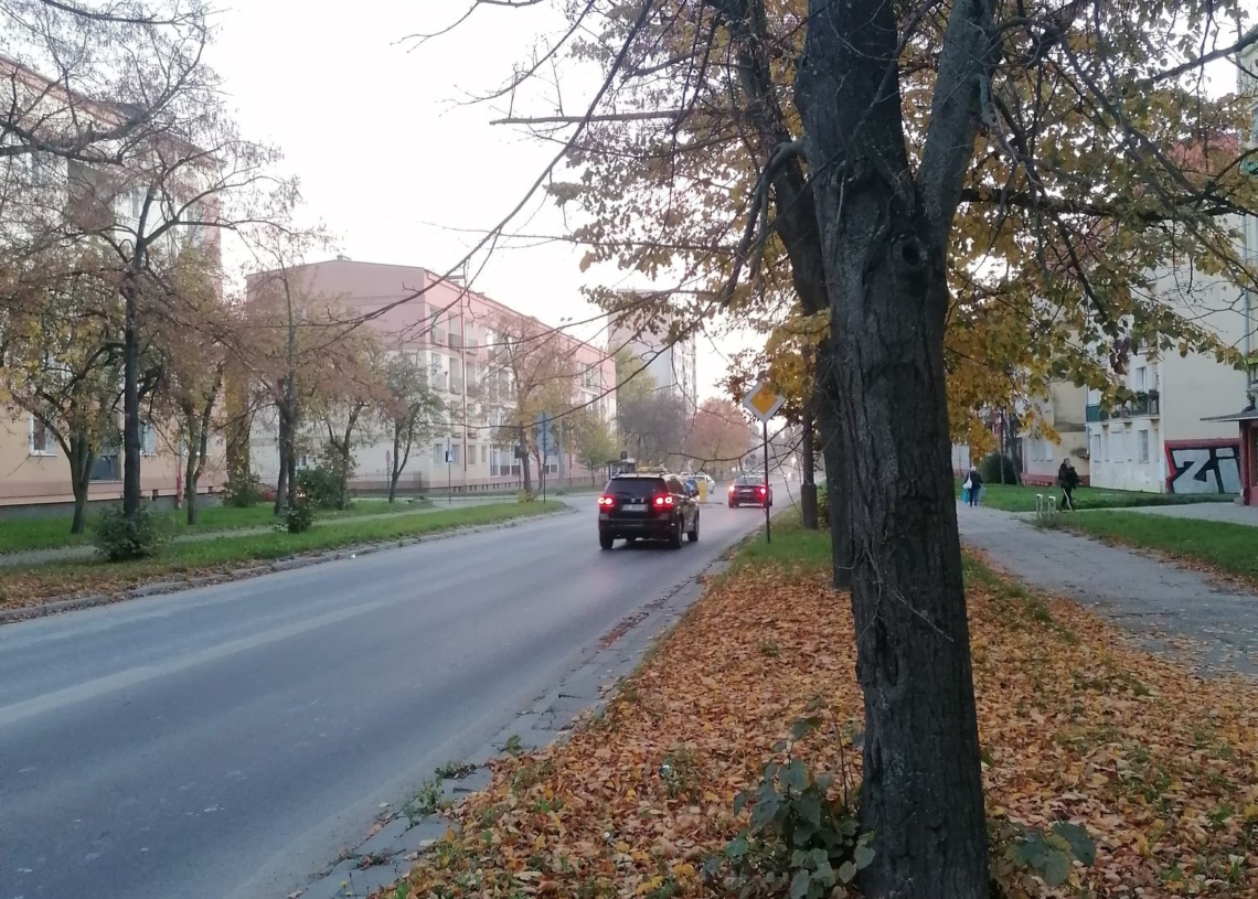 Po zamkniętym odcinku Kasprzaka jeżdżą auta. Powód? Niekompletne oznakowanie
