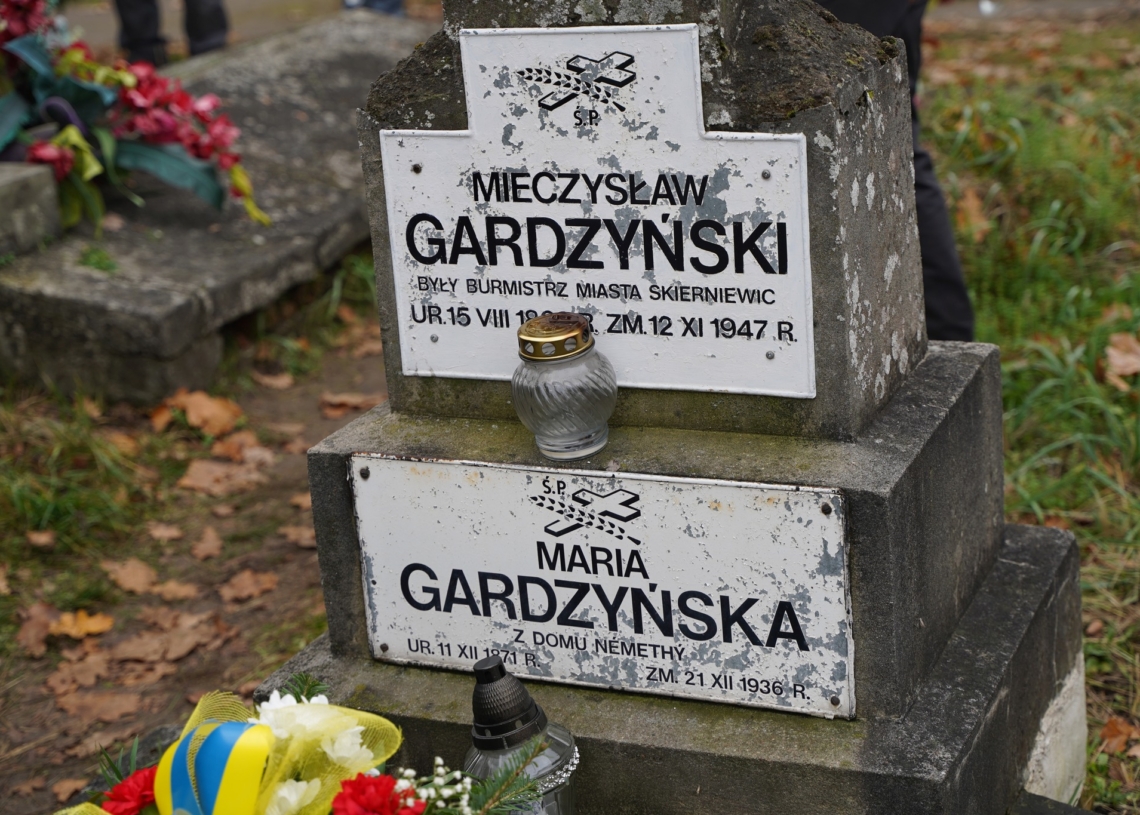 Władze Skierniewic odwiedziły groby swoich poprzedników