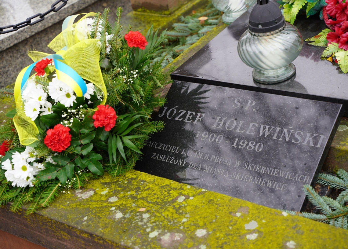 Władze Skierniewic odwiedziły groby swoich poprzedników