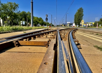 Utrudnienia dla pasażerów MPK-Łódź. Linia 4 i 14 zawieszone, kolejne osiem linii zmienia trasy 9 Utrudnienia dla pasażerów MPK-Łódź. Linia 3 kończy bieg na Dąbrowie
