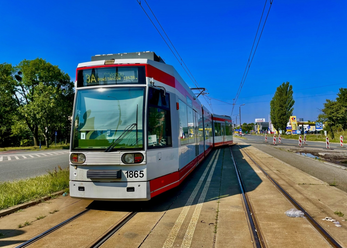 Utrudnienia dla pasażerów MPK-Łódź. Linia 4 i 14 zawieszone, kolejne osiem linii zmienia trasy