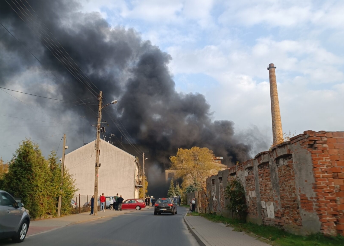 Pożar nielegalnego składowiska opon w Piotrkowie