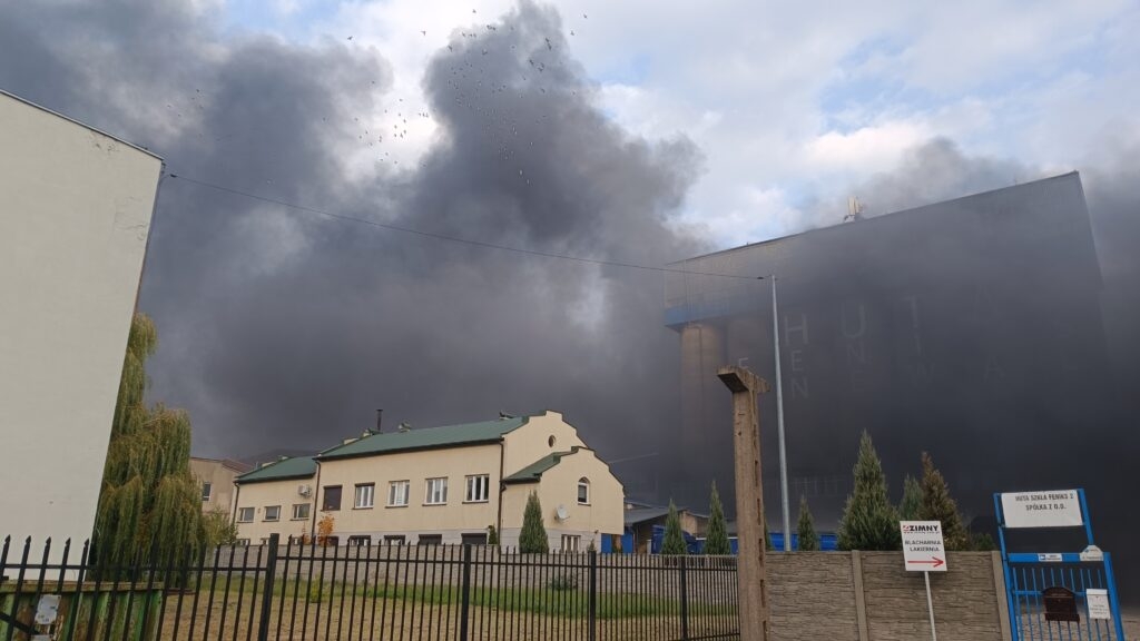 Pożar nielegalnego składowiska opon w Piotrkowie