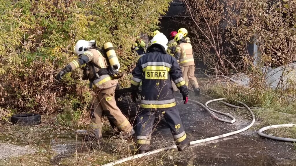 Pożar nielegalnego składowiska opon w Piotrkowie