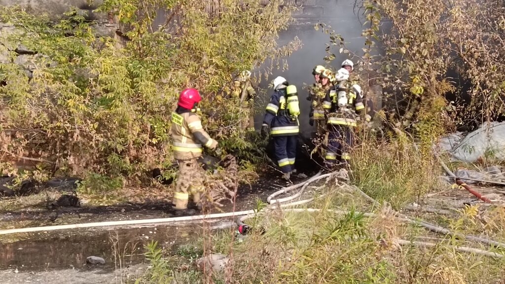 Pożar nielegalnego składowiska opon w Piotrkowie