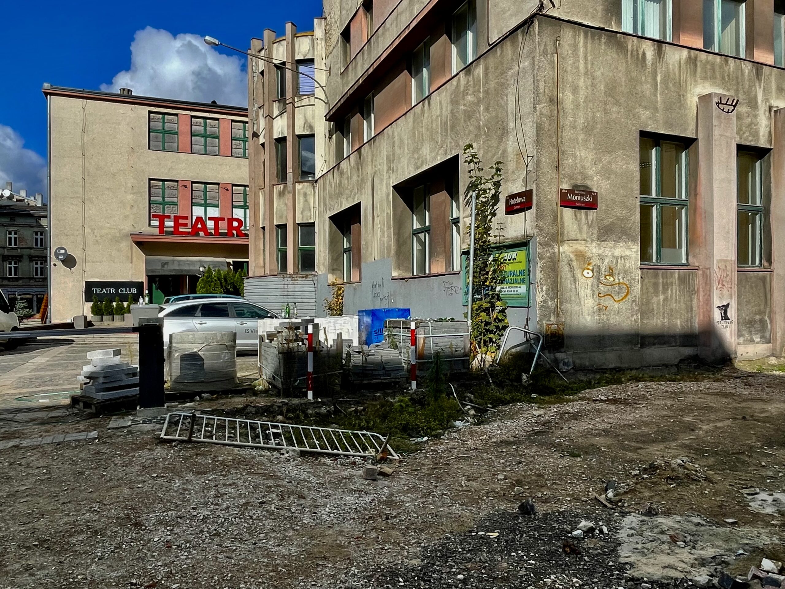 Budowa woonerfu na Moniuszki