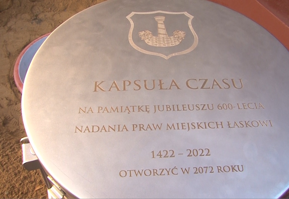 Co wsadzono do kapsuły czasu w Łasku? Zostanie otwarta za 50 lat