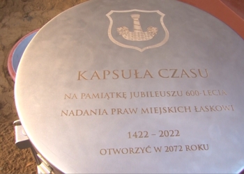 Co wsadzono do kapsuły czasu w Łasku? Zostanie otwarta za 50 lat