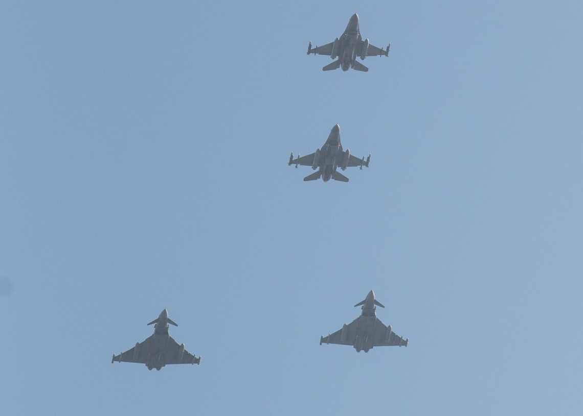 Aktywowano dwie pary myśliwców F-16