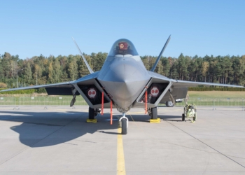Media day z samolotami Raptor i F16 w 32BLT w Lasku.9 scaled
