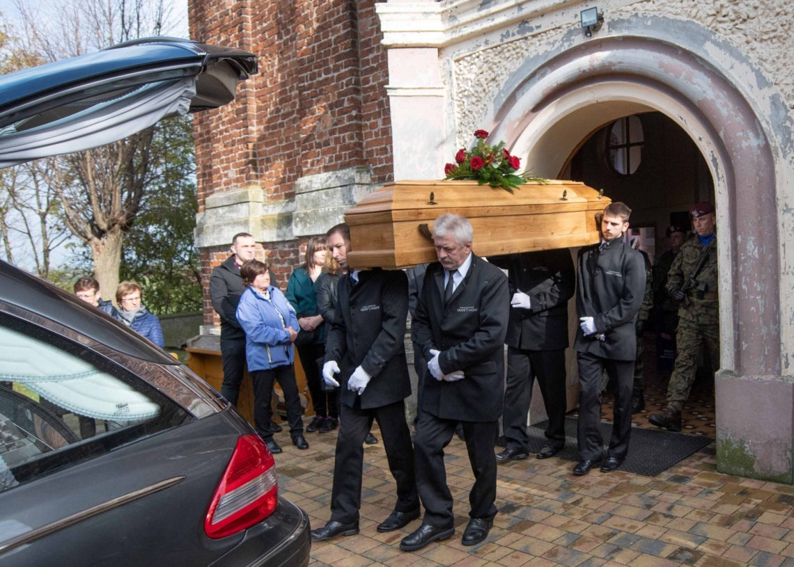 John Benett spoczął na cmentarzu w Krzepczowie