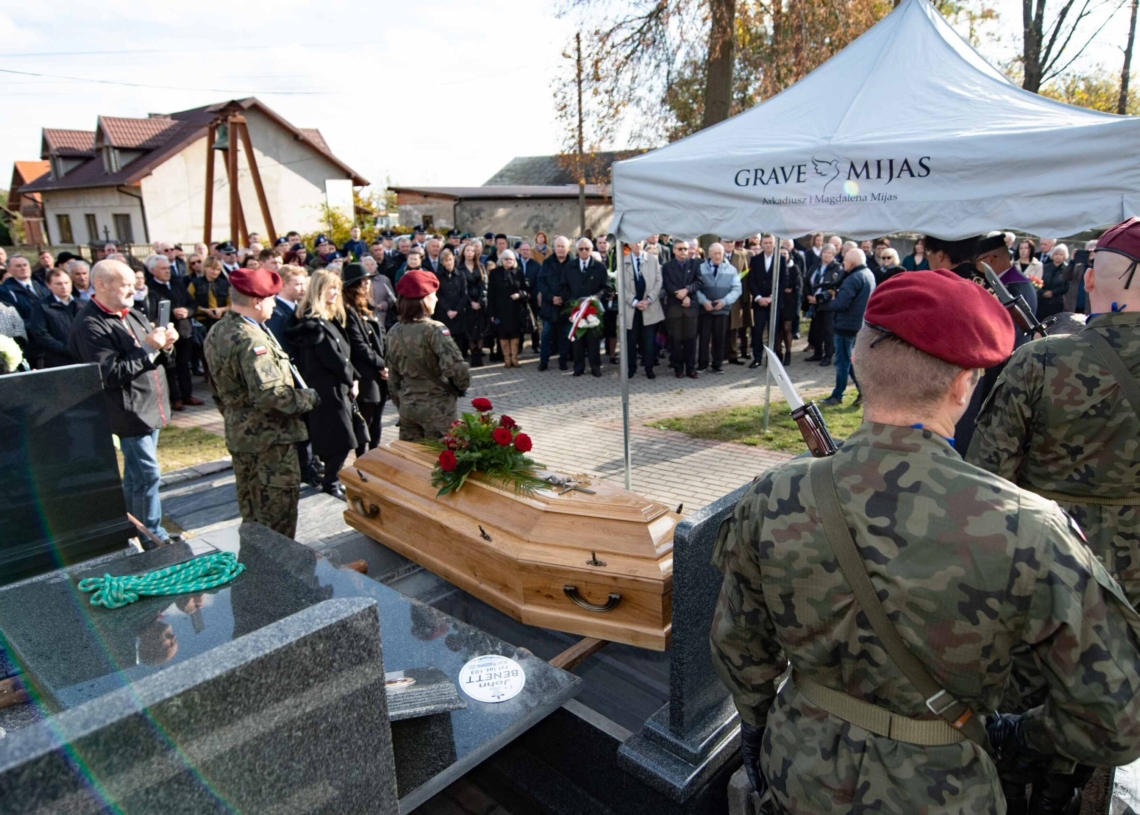John Benett spoczął na cmentarzu w Krzepczowie