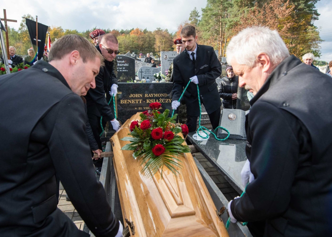 John Benett spoczął na cmentarzu w Krzepczowie