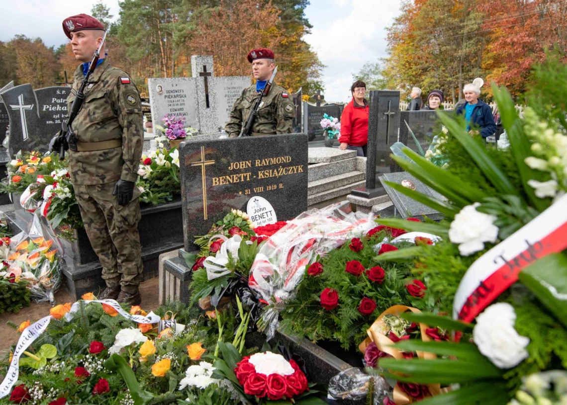 John Benett spoczął na cmentarzu w Krzepczowie