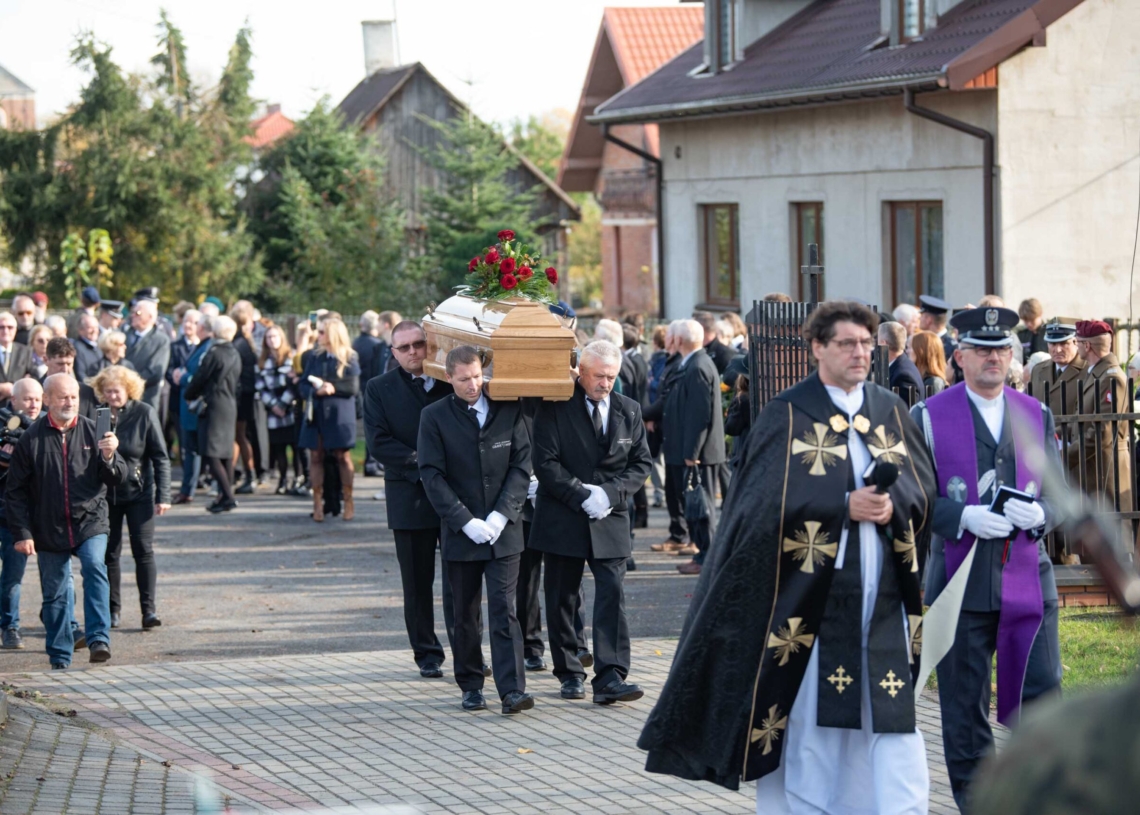 John Benett spoczął na cmentarzu w Krzepczowie