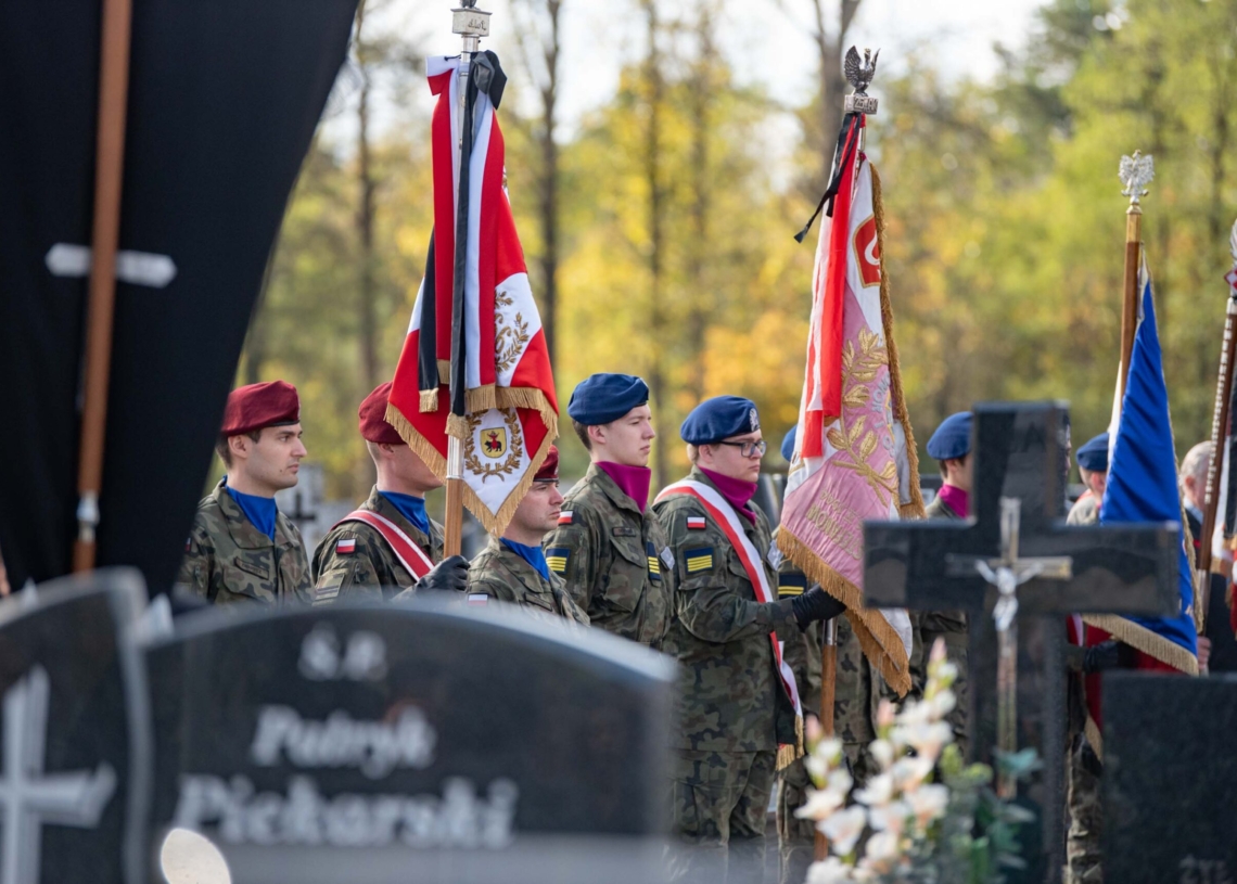 John Benett spoczął na cmentarzu w Krzepczowie
