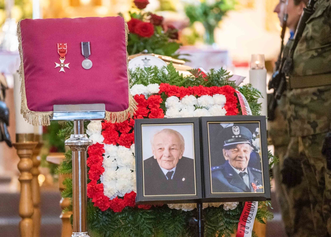 John Benett spoczął na cmentarzu w Krzepczowie