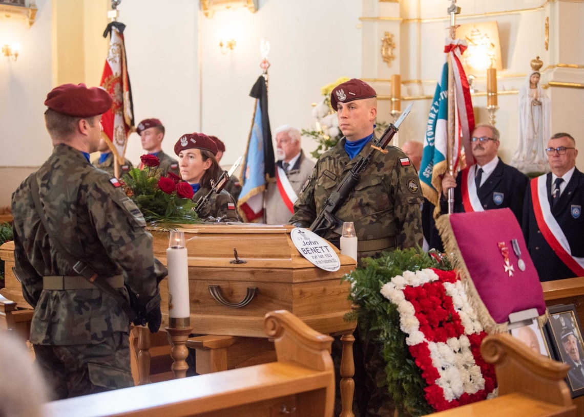 John Benett spoczął na cmentarzu w Krzepczowie