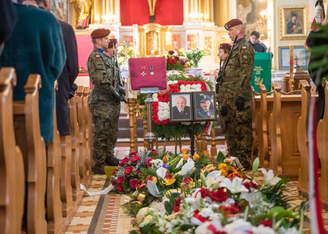 John Benett spoczął na cmentarzu w Krzepczowie