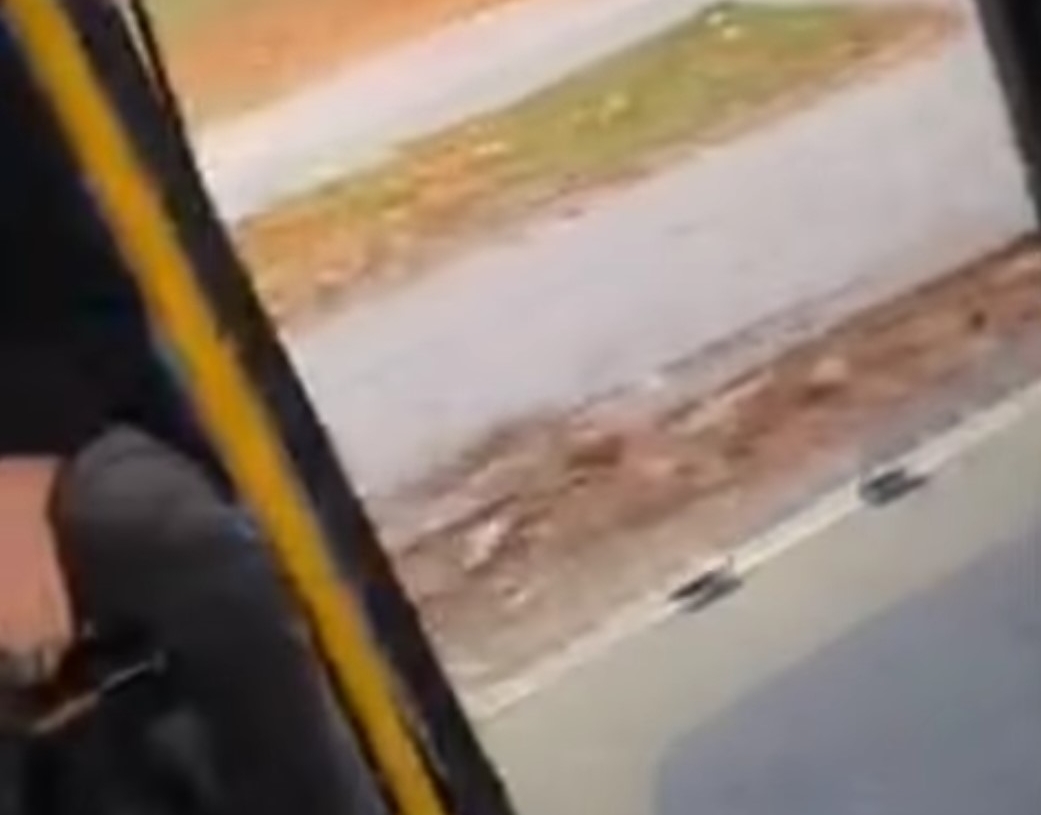 Autobus linii 53B jechał po Łodzi z otwartymi drzwiami 1 Autobus jechał z otwartymi drzwiami