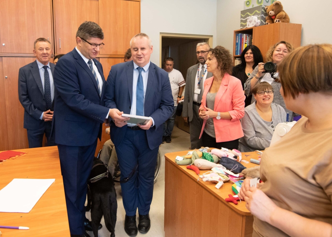 Wizyta Ministra Wdówika na Warsztatach Terapii Zajęciowej w Pabianicach