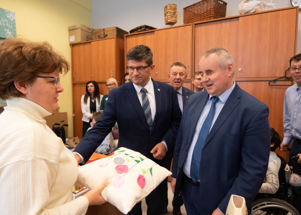 Wizyta Ministra Wdówika na Warsztatach Terapii Zajęciowej w Pabianicach