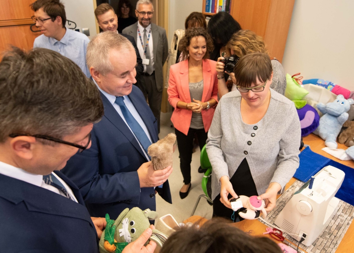 Wizyta Ministra Wdówika na Warsztatach Terapii Zajęciowej w Pabianicach