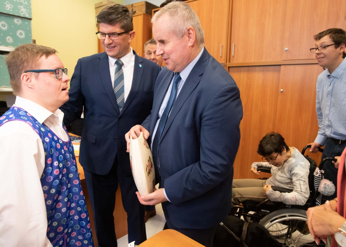 Wizyta Ministra Wdówika na Warsztatach Terapii Zajęciowej w Pabianicach