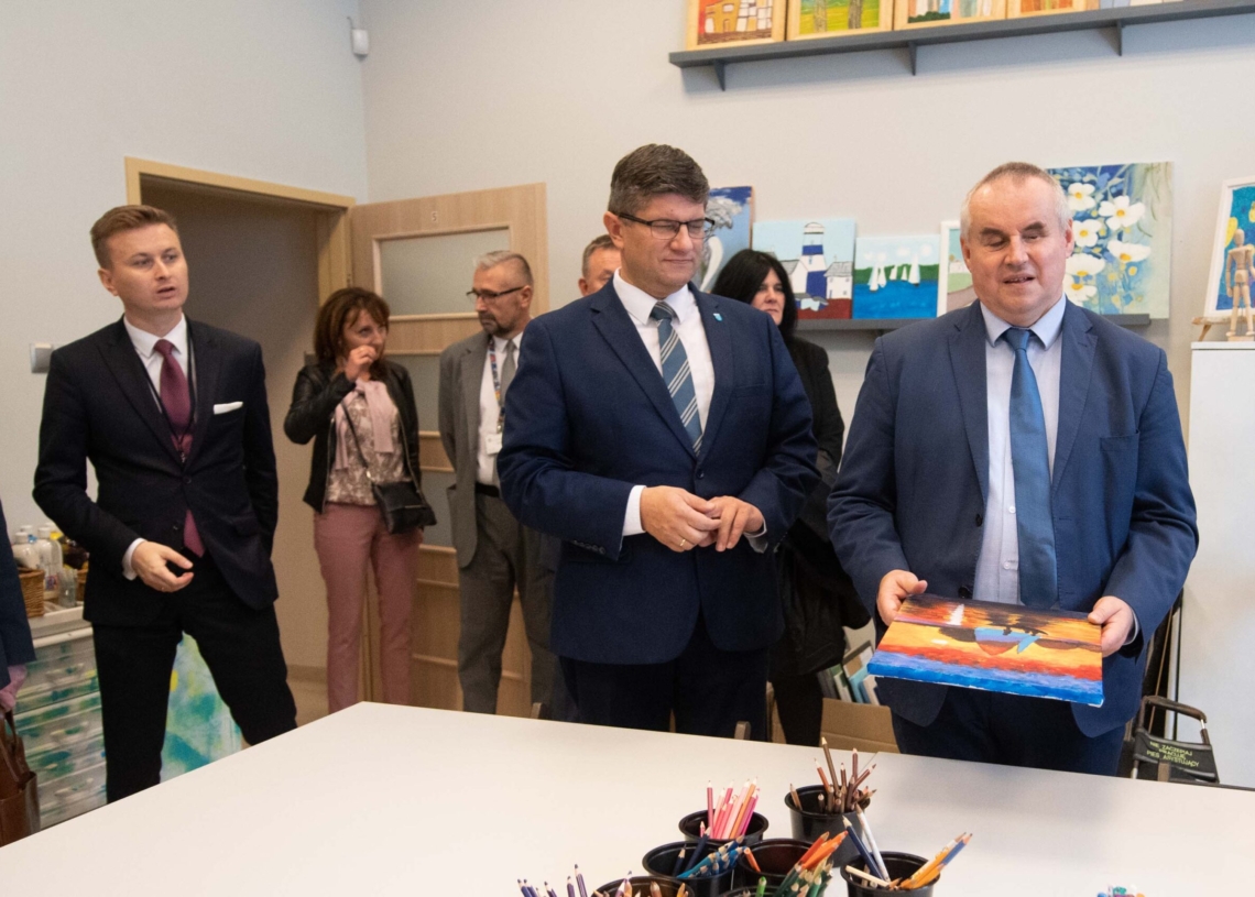 Wizyta Ministra Wdówika na Warsztatach Terapii Zajęciowej w Pabianicach