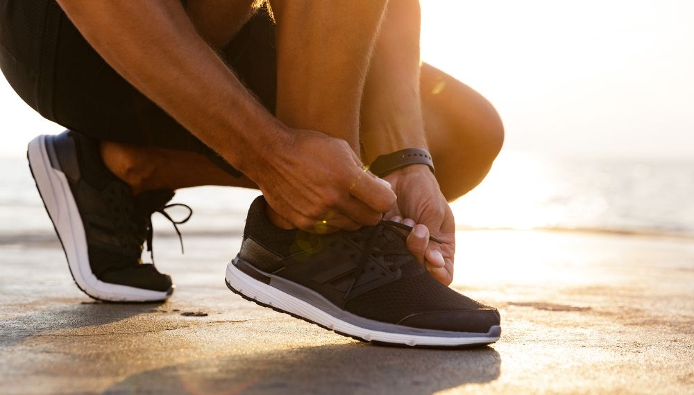 Jak wybrać buty sportowe męskie? Pomagamy w zakupie wygodnego obuwia nie tylko na trening