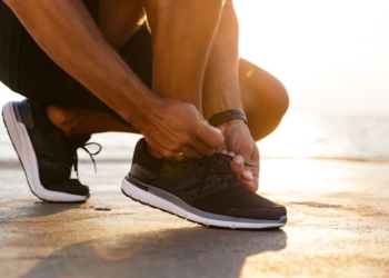 Jak wybrać buty sportowe męskie? Pomagamy w zakupie wygodnego obuwia nie tylko na trening