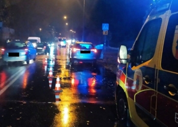 Śmiertelny wypadek na Tatrzańskiej w Łodzi. Pieszy potrącony na przejściu przez karetkę