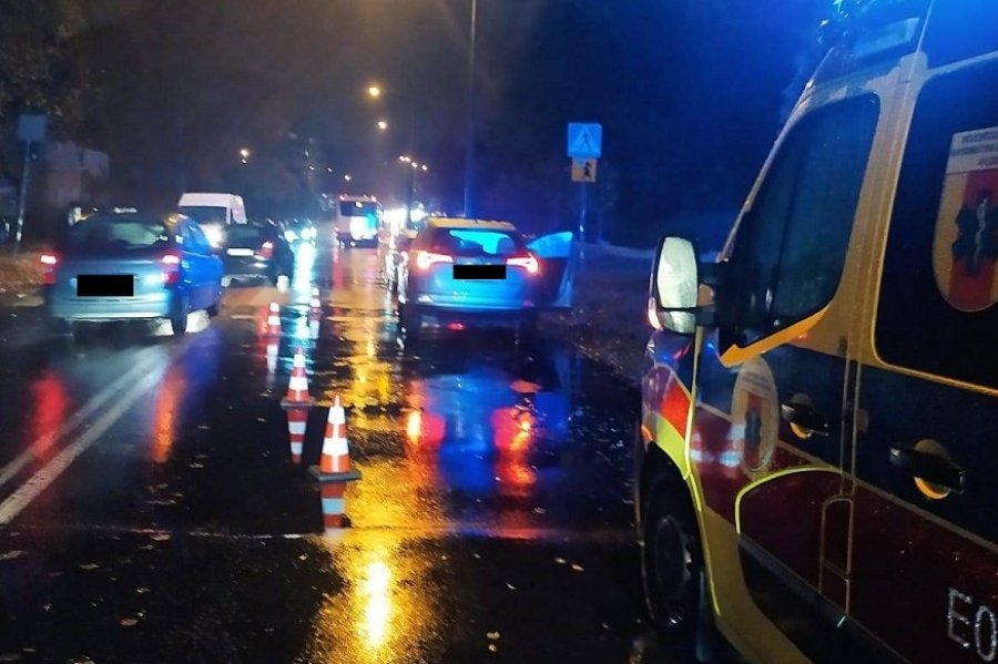 Śmiertelny wypadek na Tatrzańskiej w Łodzi. Pieszy potrącony na przejściu przez karetkę