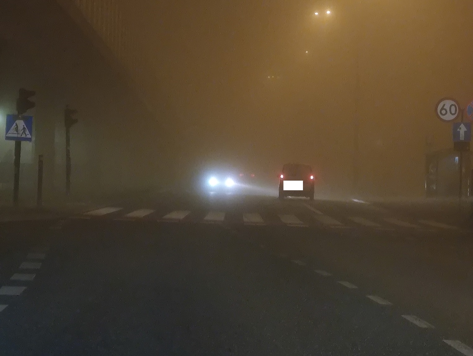 Na Włókniarzy pod prąd. Zagubiony kierowca we mgle