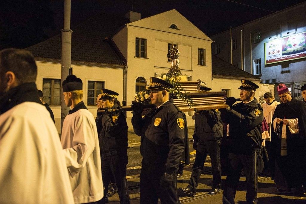 Procesja z relikwiami świętej Faustyny w Łodzi