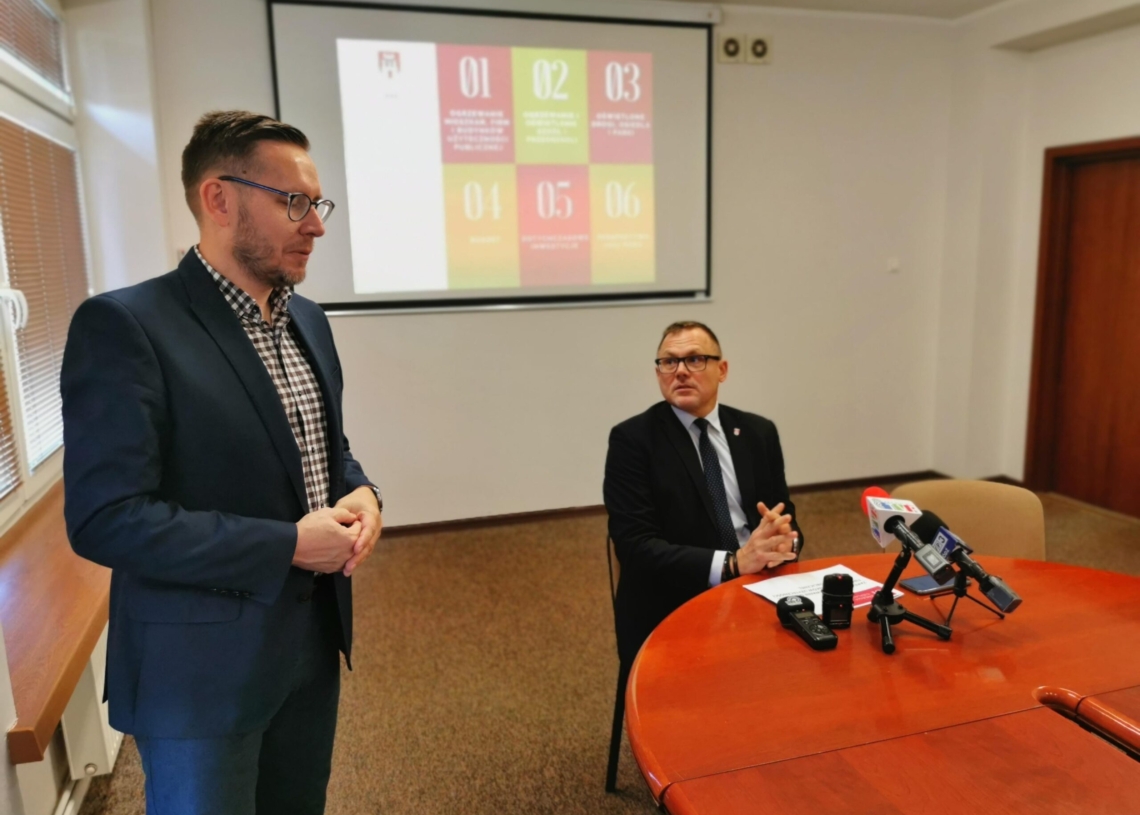 Sieradz jest przygotowany do zimy. Prezydent miasta zapewnia, że nie zabraknie prądu ani węgla 1 Sieradz jest przygotowany do zimy, zapewnia prezydent miasta