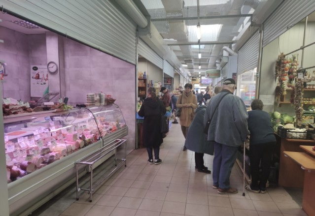 W związku z inflacją ceny żywności wzrosły o 20 proc. Czy kupujemy i marnujemy mniej jedzenia?