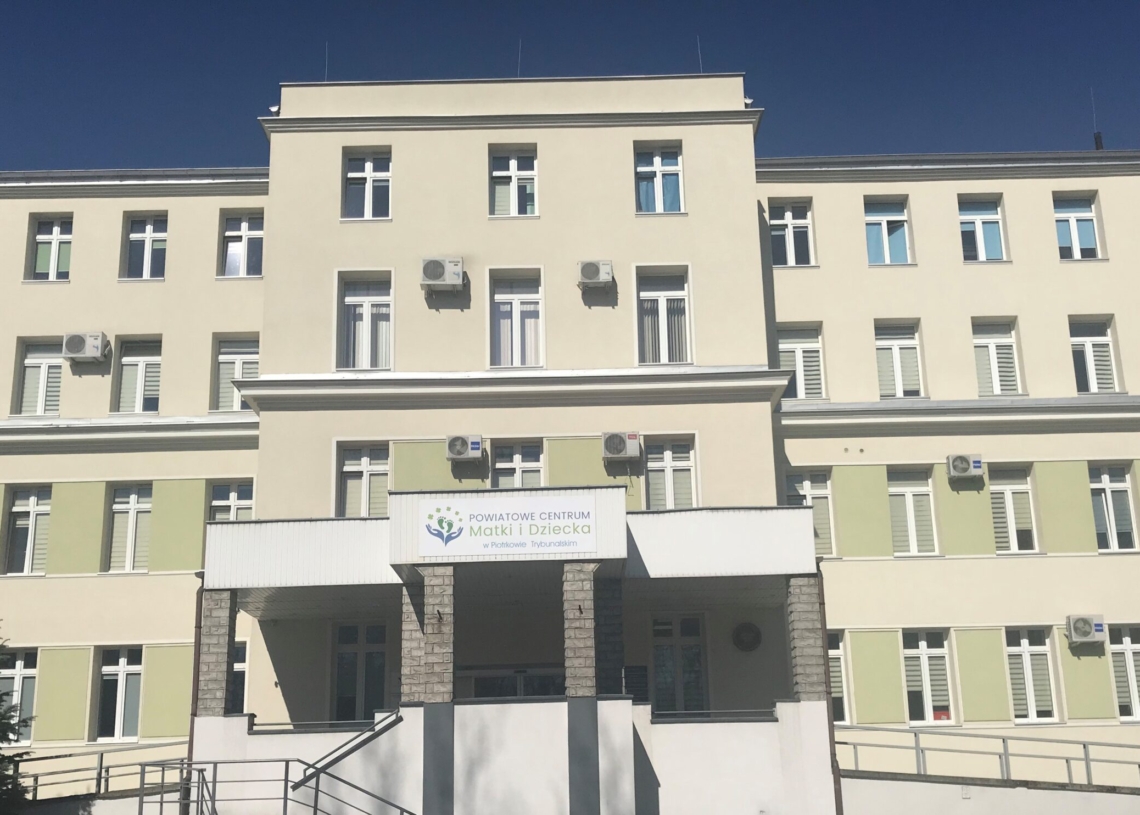 Pracownicy Powiatowego Centrum Matki i Dziecka w Piotrkowie protestują 1 Pracownicy Powiatowego Centrum Matki i Dziecka w Piotrkowie protestują