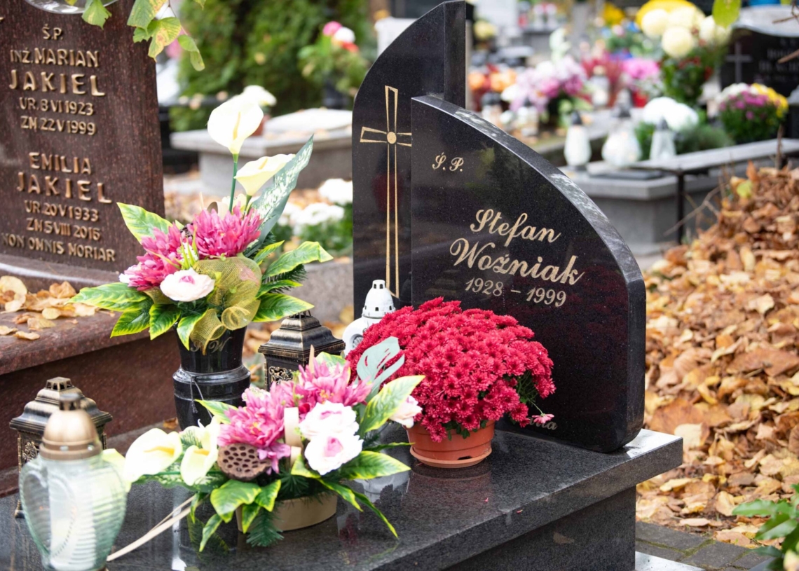Groby w Alei Zasłużonych