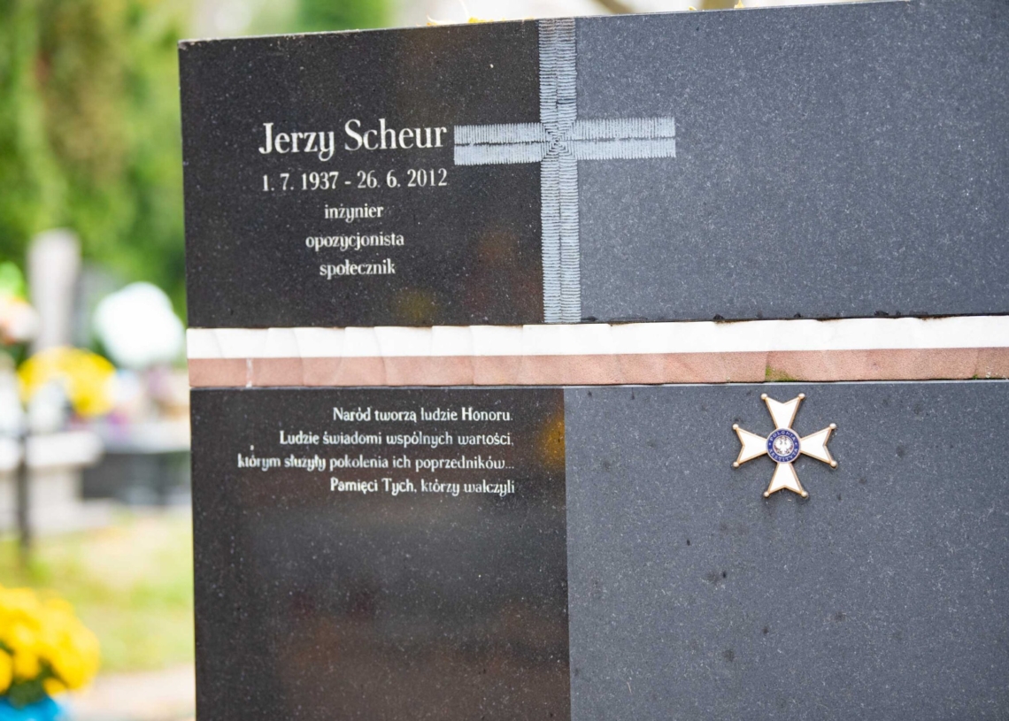 Groby w Alei Zasłużonych