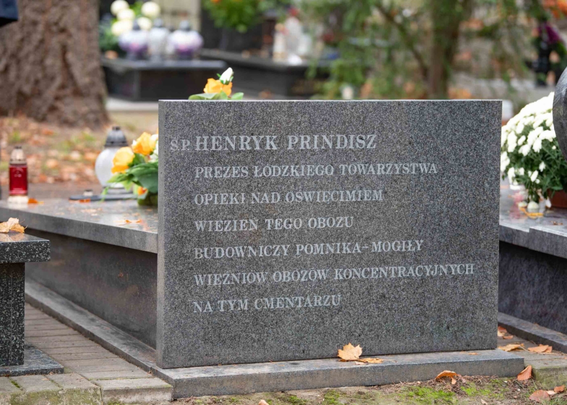 Groby w Alei Zasłużonych