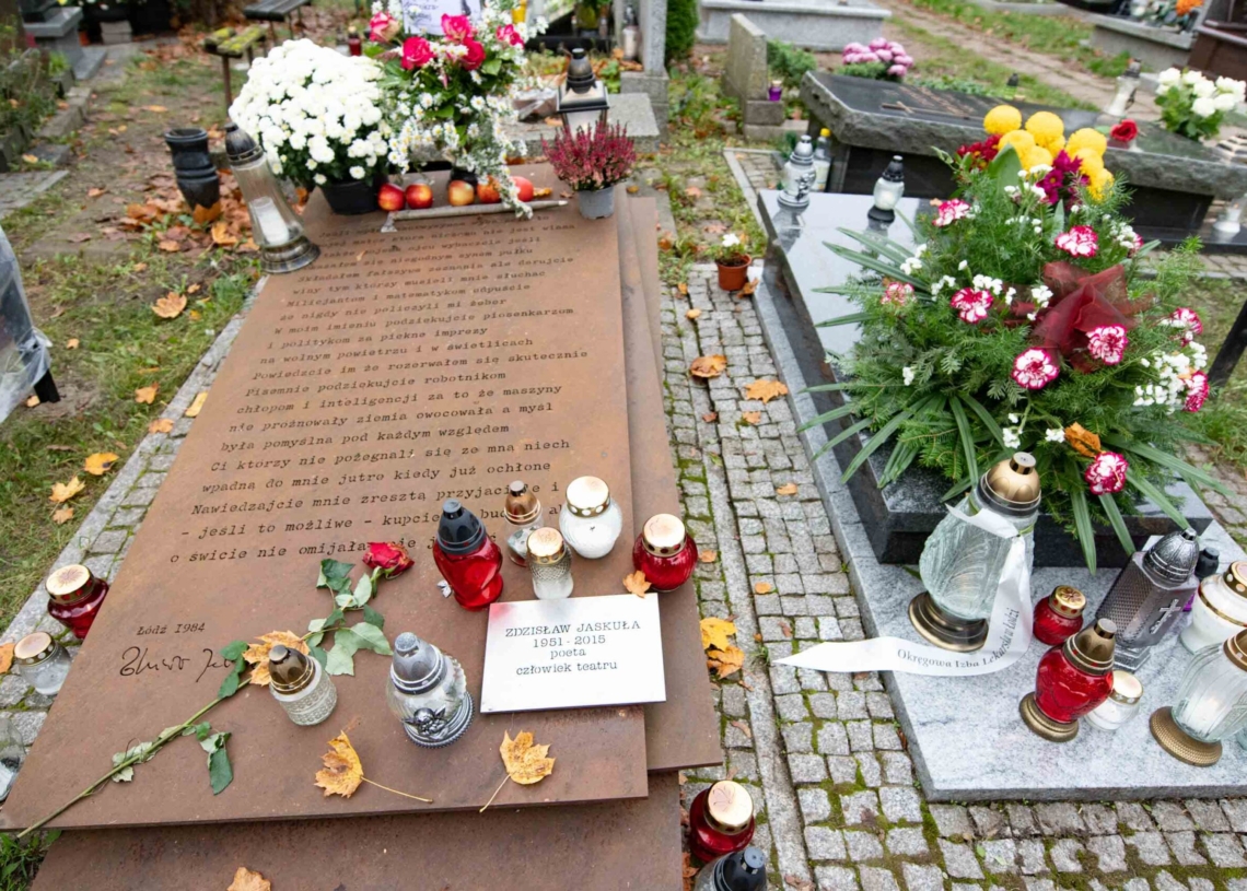 Groby w Alei Zasłużonych