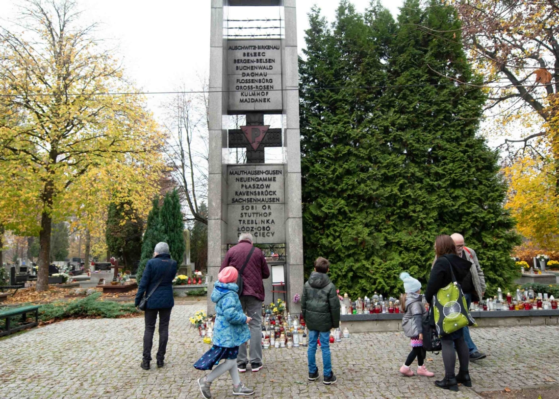 Groby w Alei Zasłużonych
