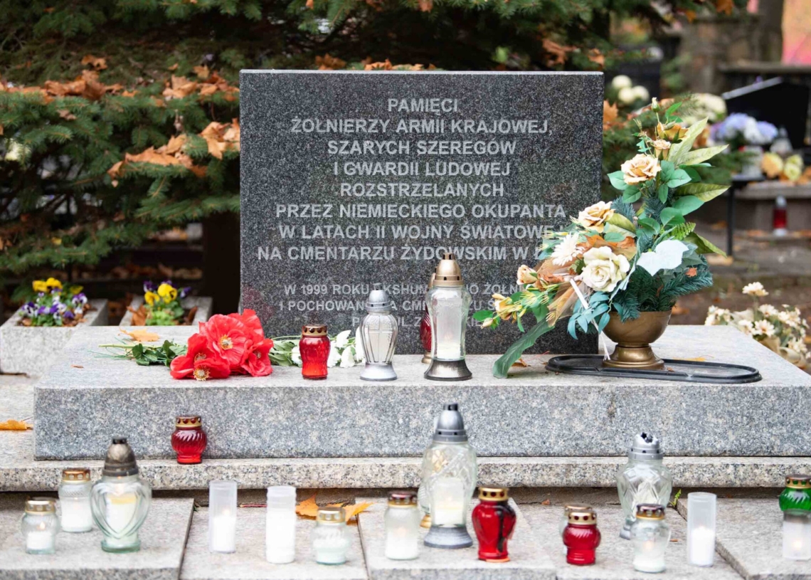 Groby w Alei Zasłużonych
