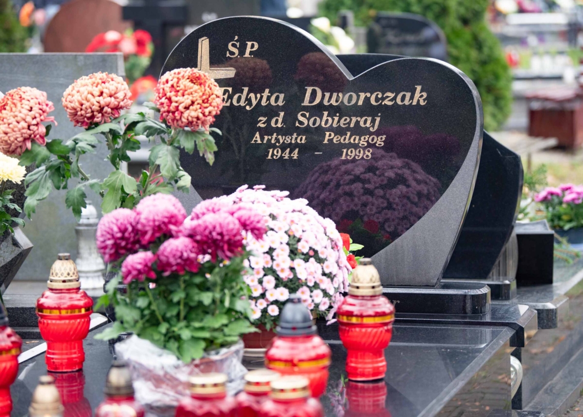 Groby w Alei Zasłużonych