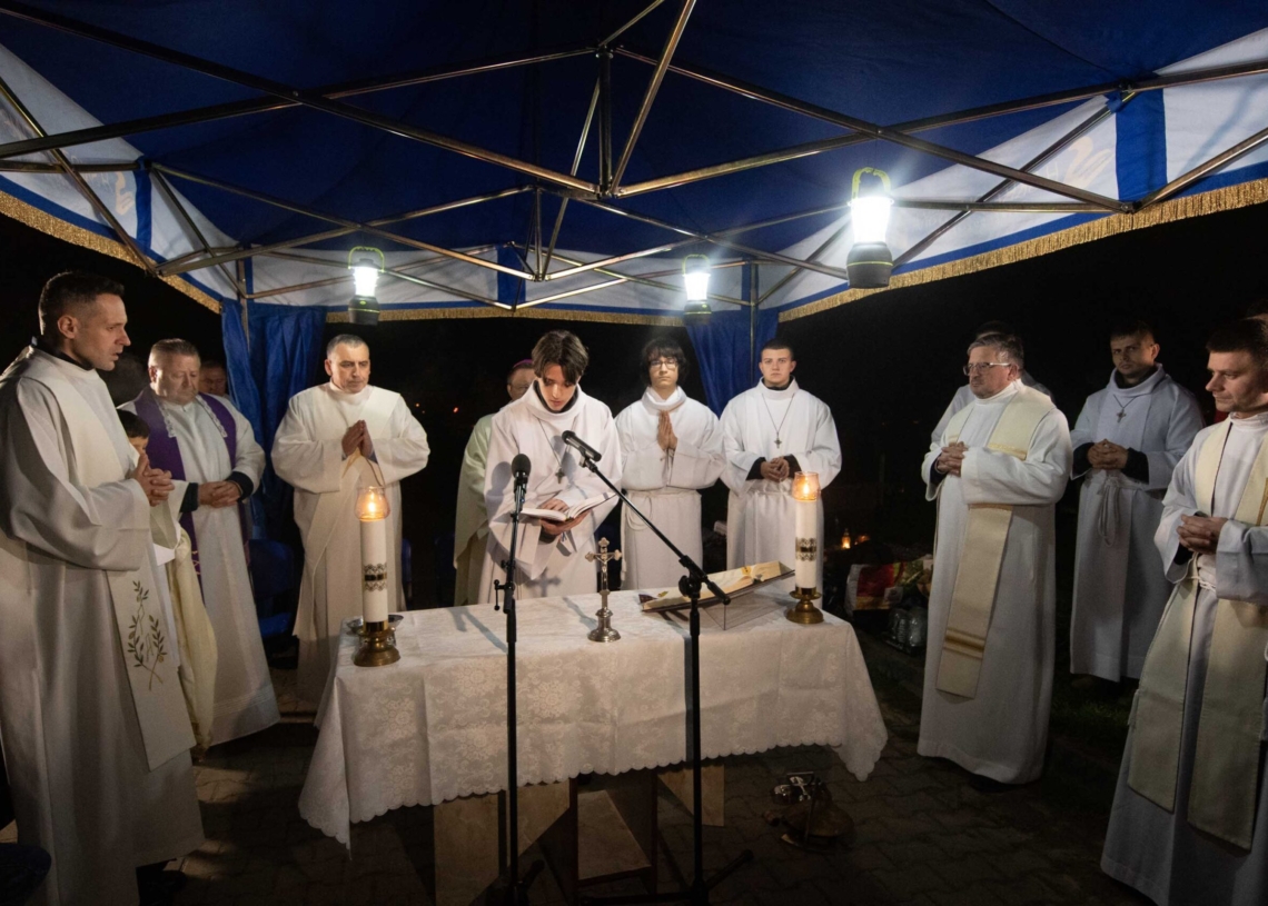 Cmentarz samotnych w Łodzi. Msza święta za bezdomnych i bezimiennych