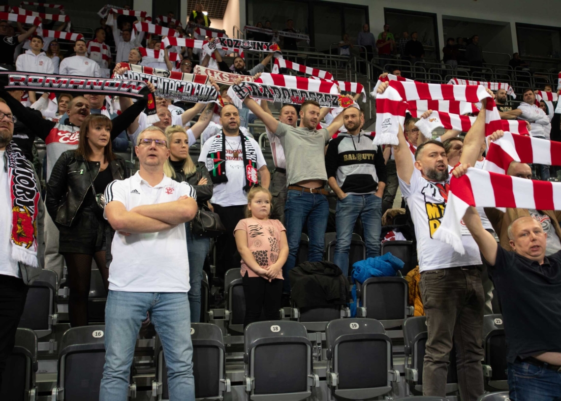 Doping kibiców w meczu ŁKS Commercecon Łódź - IŁ Capital Legionovia Legionowo
